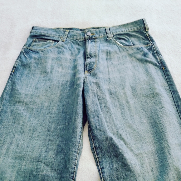 Men's NWT Calvin Klein medium wash jeans size 36 - Picture 2 of 4